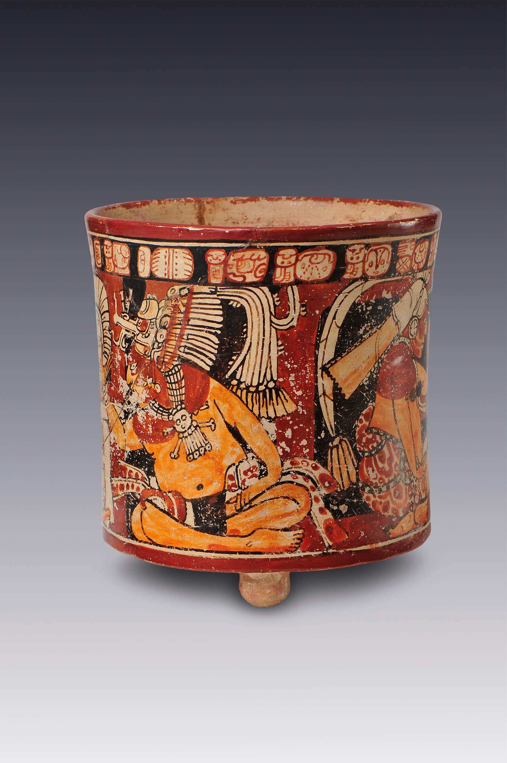 Vaso trípode con escena de corte | El México antiguo. Salas de Arte Prehispánico | Museo Amparo, Puebla