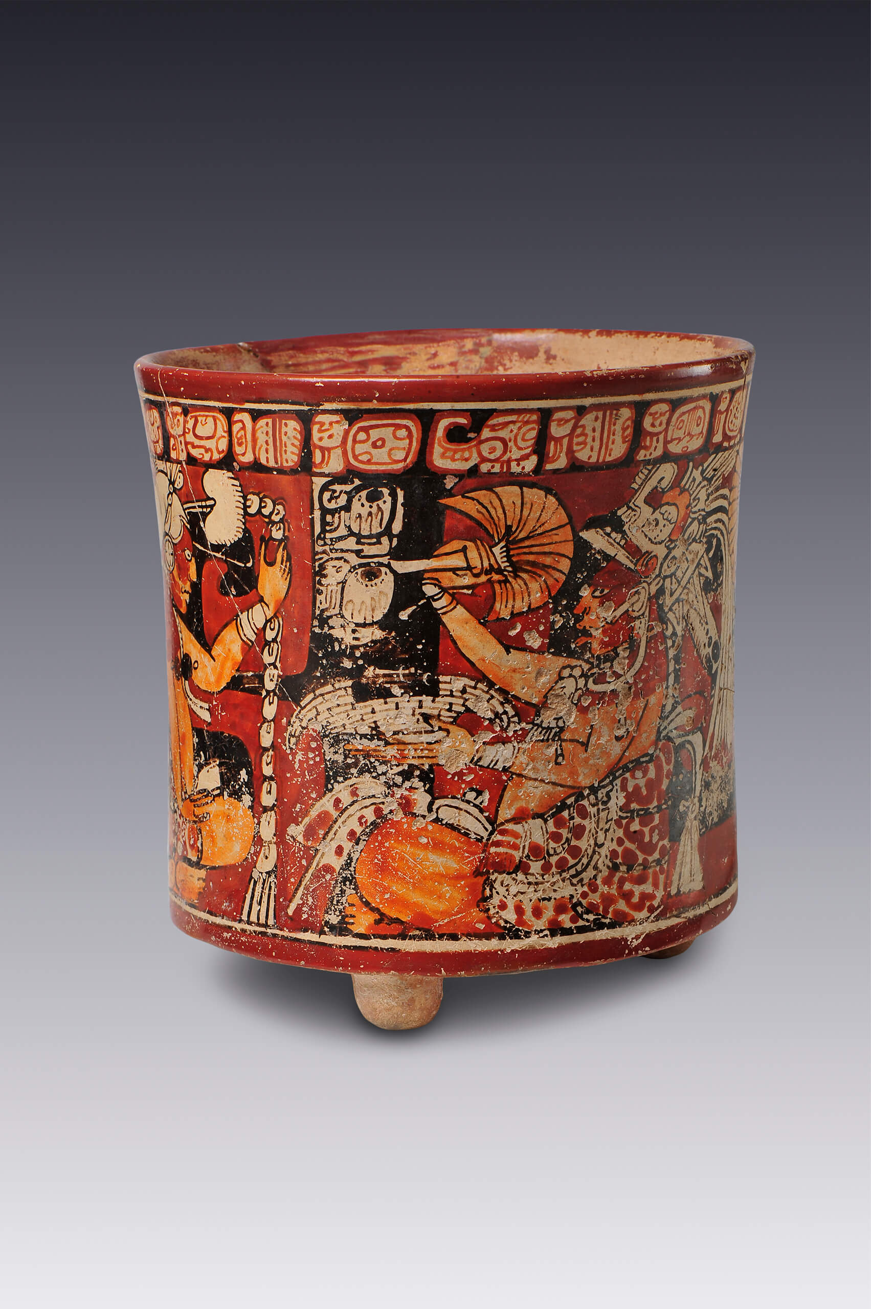 Vaso trípode con escena de corte | El México antiguo. Salas de Arte Prehispánico | Museo Amparo, Puebla