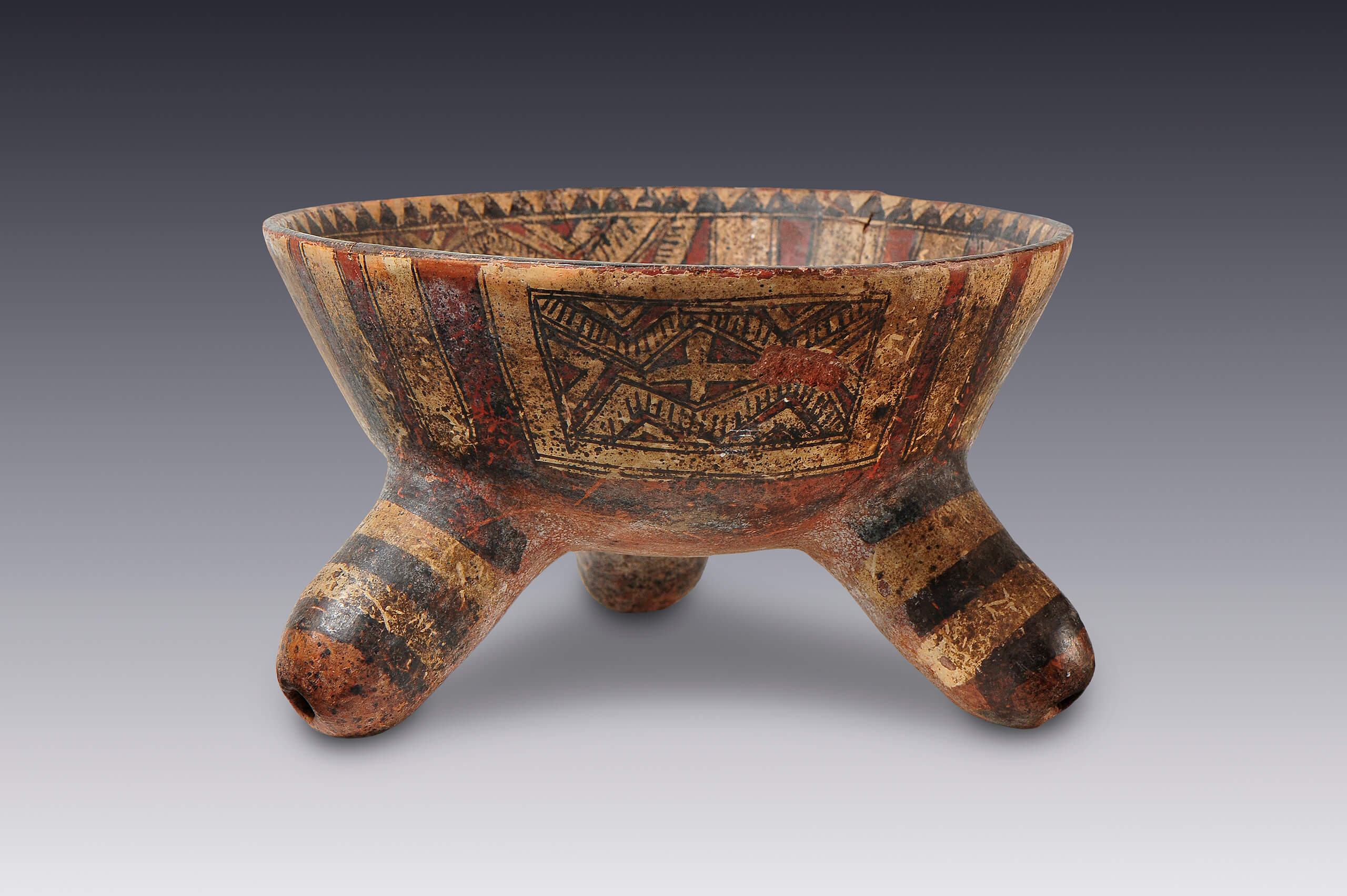 Vasija trípode con decoración geométrica | El México antiguo. Salas de Arte Prehispánico | Museo Amparo, Puebla