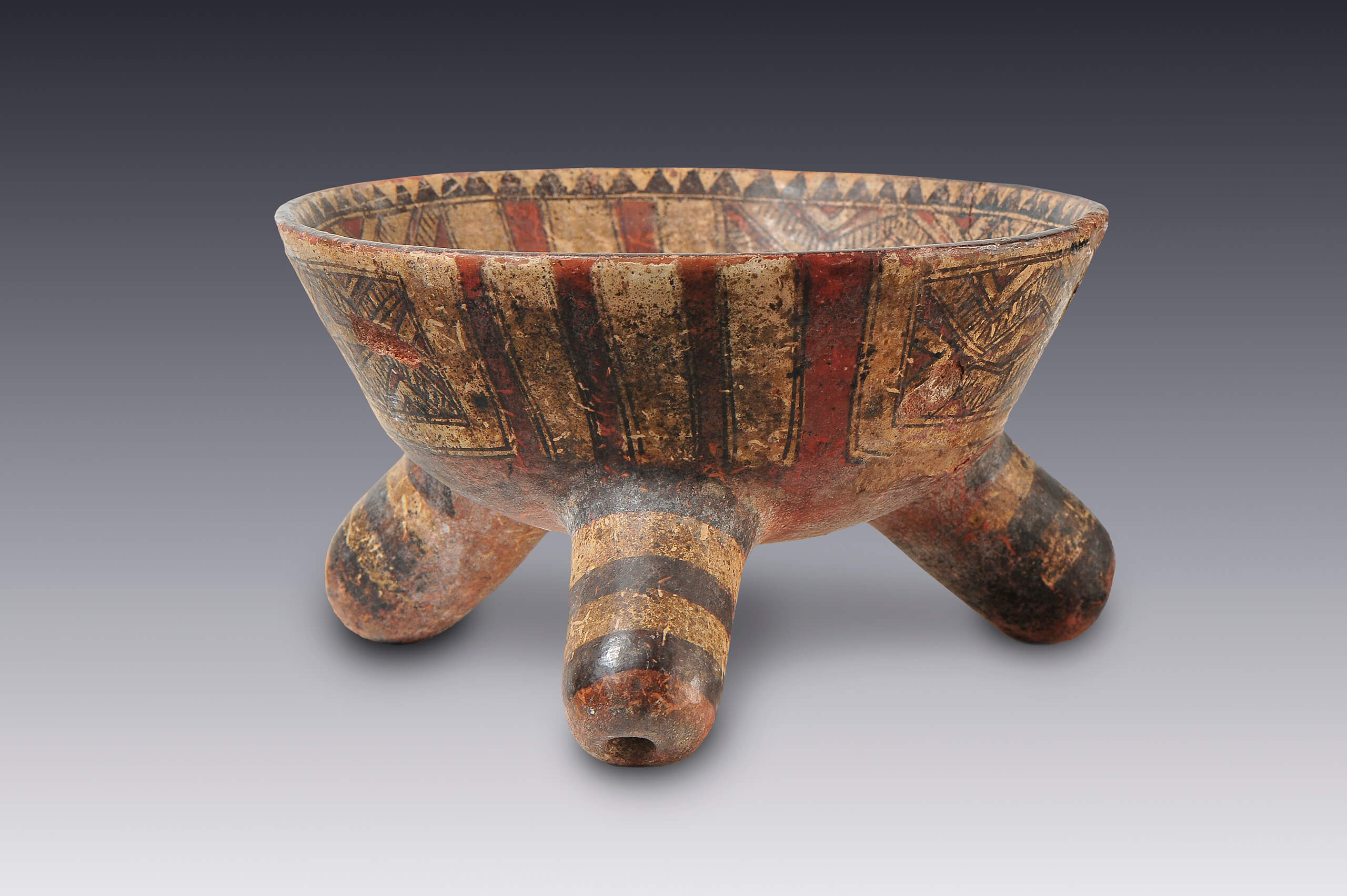 Vasija trípode con decoración geométrica | El México antiguo. Salas de Arte Prehispánico | Museo Amparo, Puebla