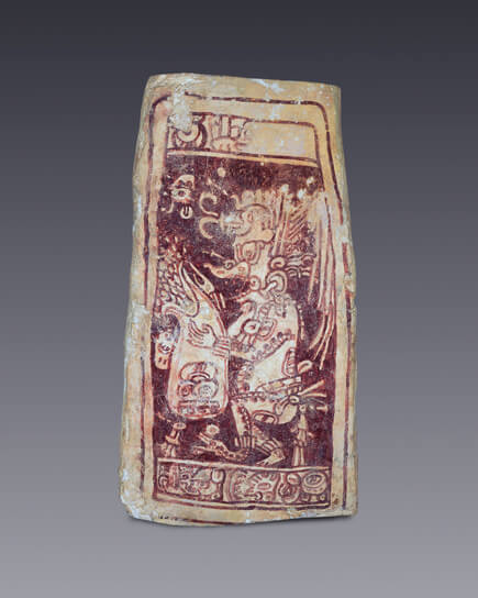 Tapa de bóveda con pintura del dios K'awiil y texto jeroglífico
