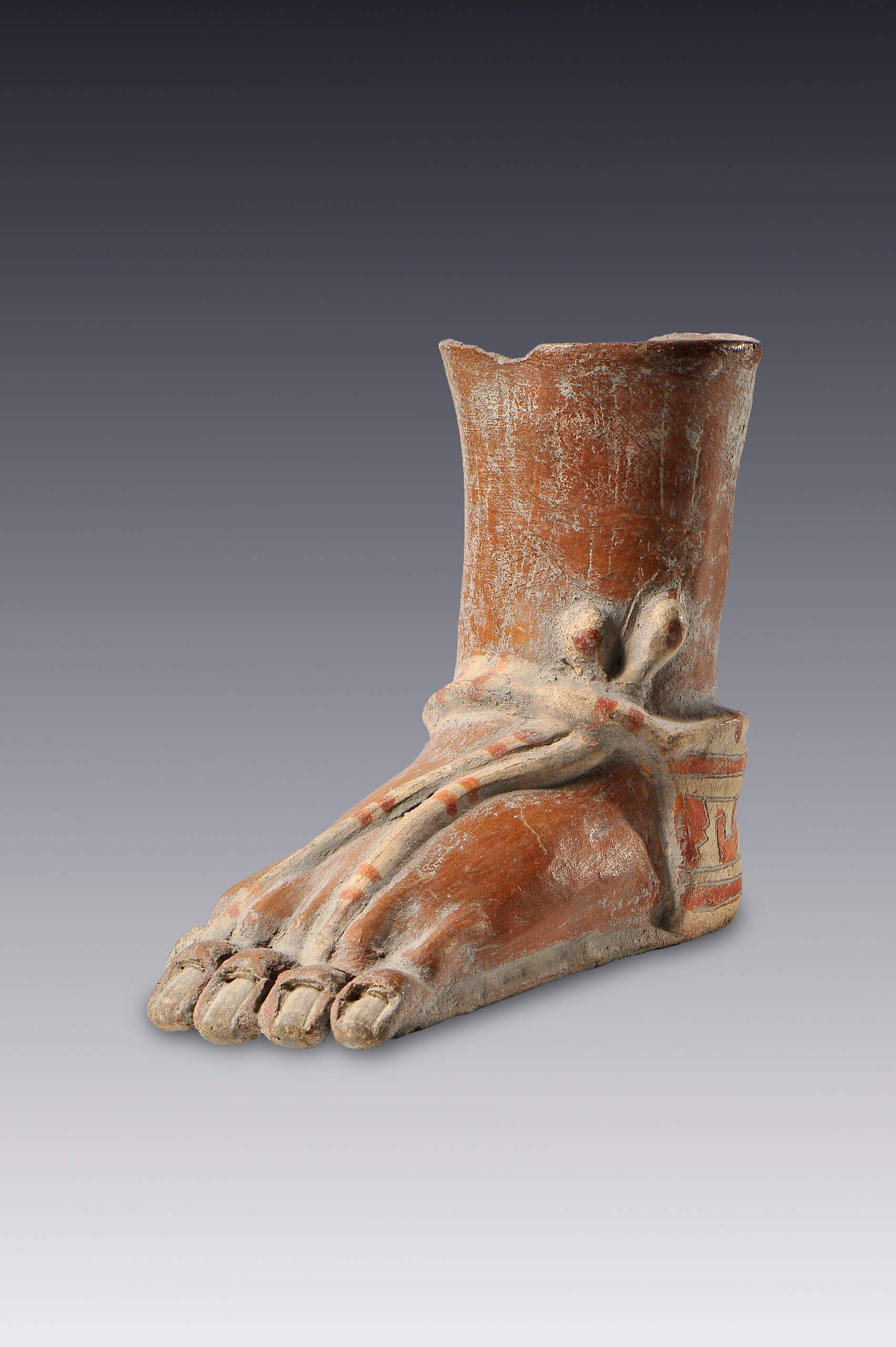 Vasos ceremoniales en forma de pie | El México antiguo. Salas de Arte Prehispánico | Museo Amparo, Puebla
