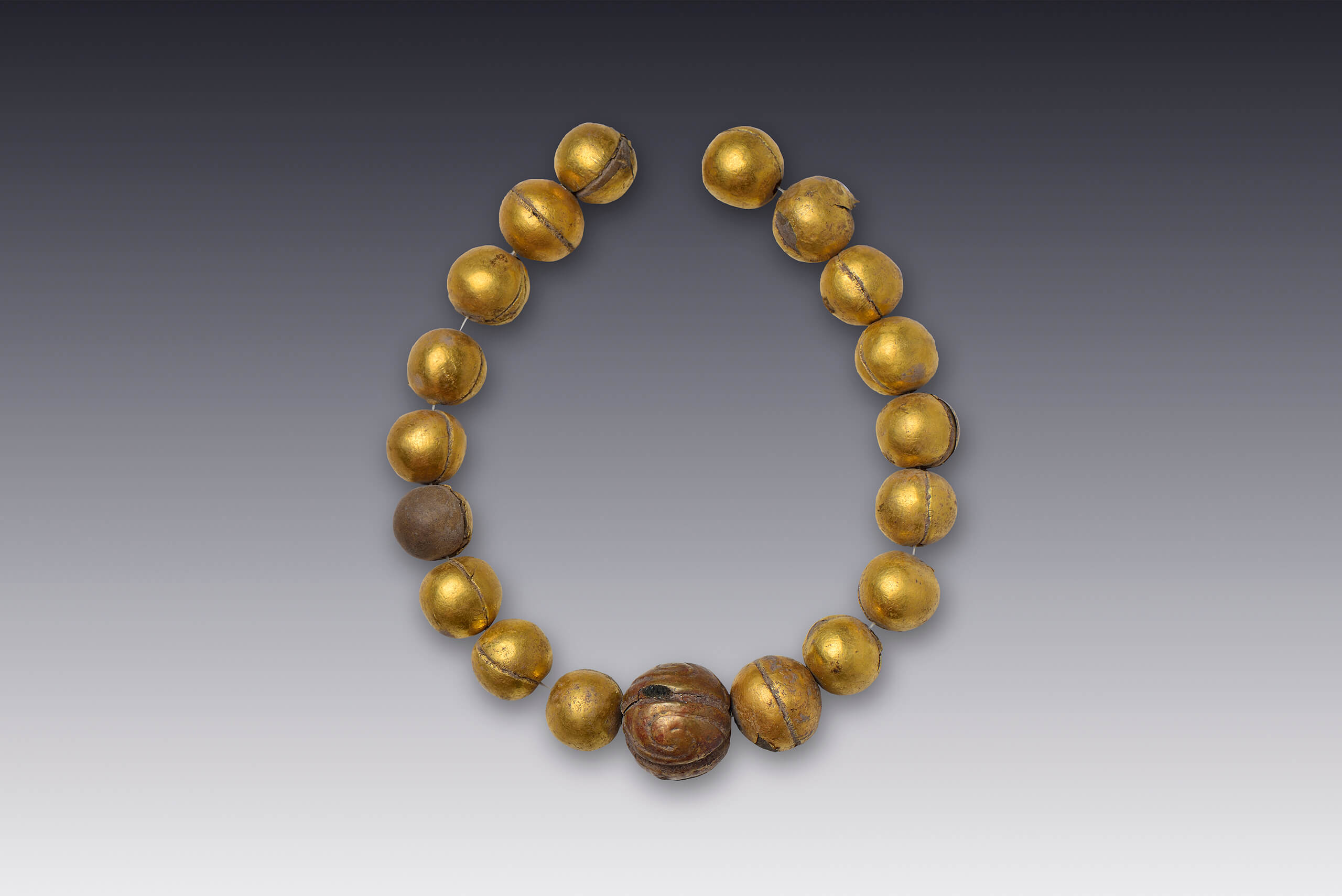 Collar de barro y oro | El México antiguo. Salas de Arte Prehispánico | Museo Amparo, Puebla
