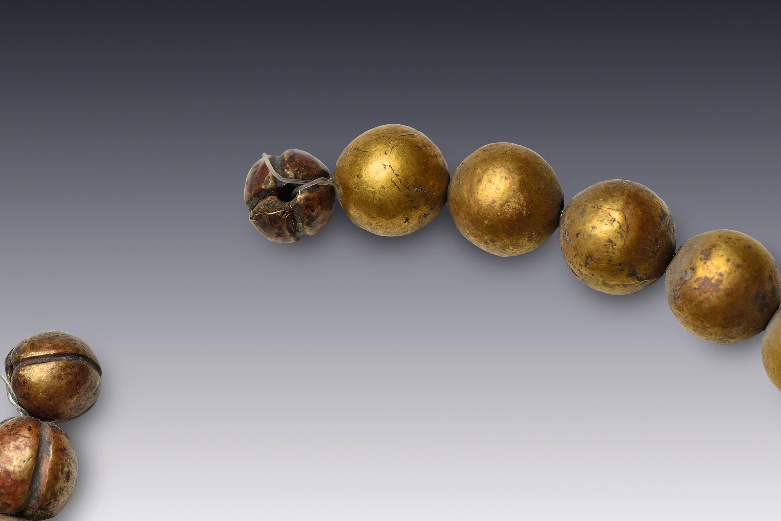 Cuentas de barro y oro | El México antiguo. Salas de Arte Prehispánico | Museo Amparo, Puebla