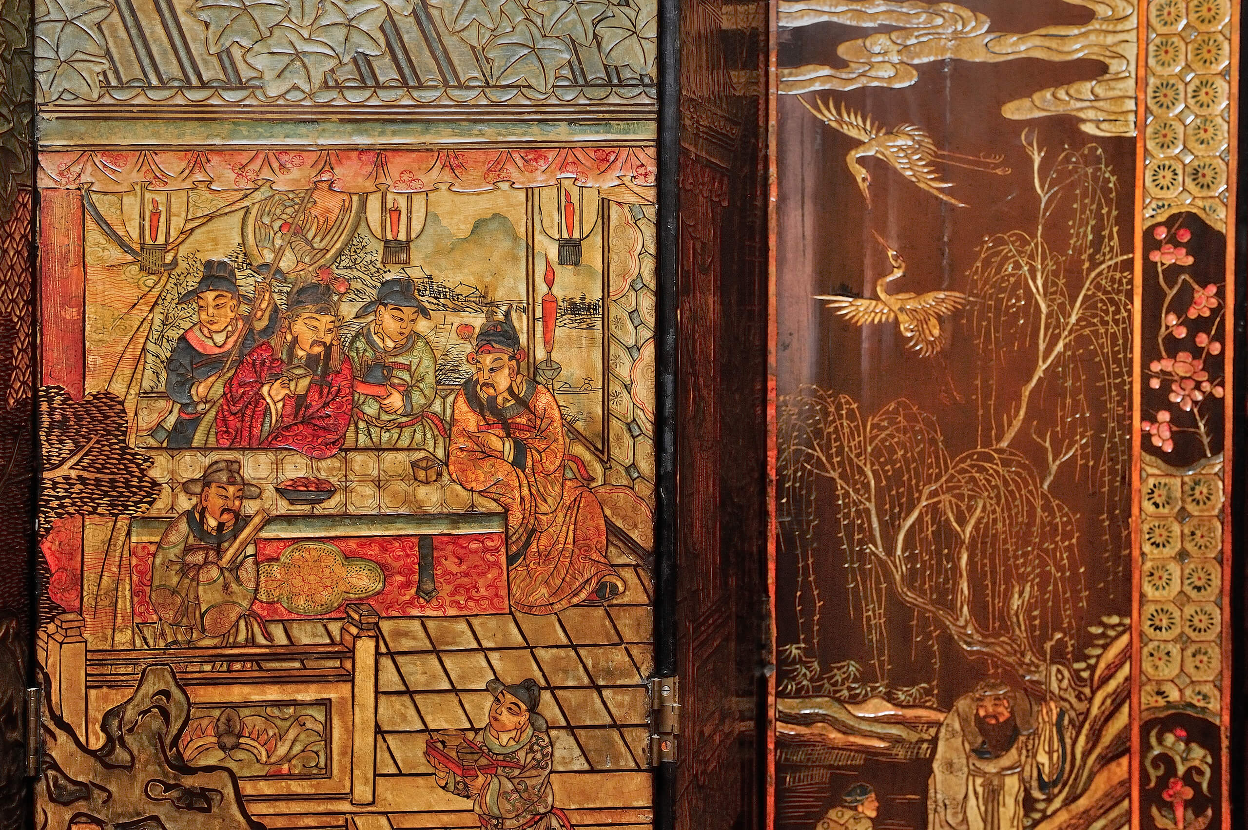 Biombo de ocho hojas de madera laqueada con escenas palaciegas | Salas de Arte Virreinal y Siglo XIX | Museo Amparo, Puebla