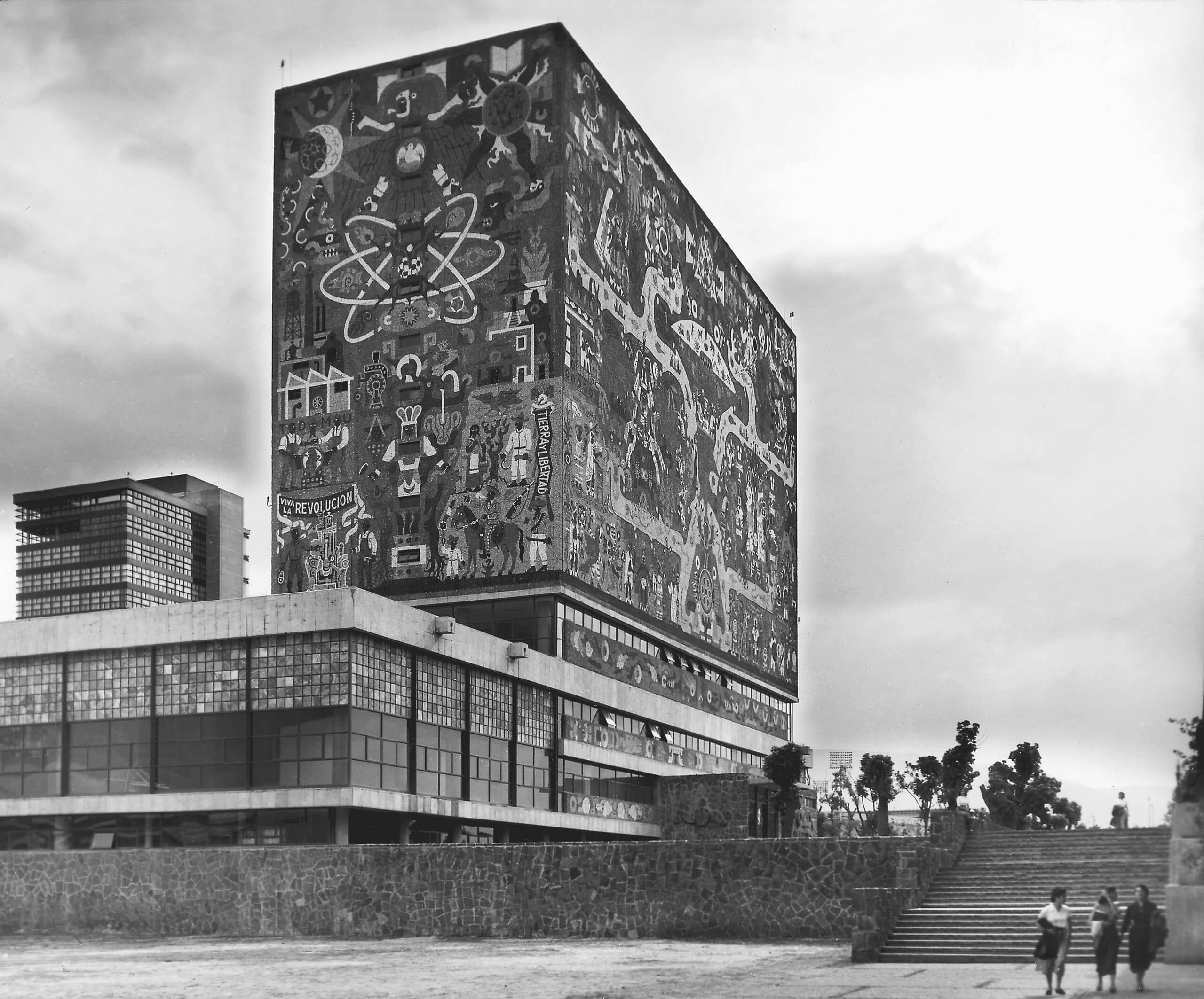 Biblioteca Central | Arquitectura en México, 1900-2010. La construcción de la modernidad. Obras, diseño, arte y pensamiento | Museo Amparo, Puebla