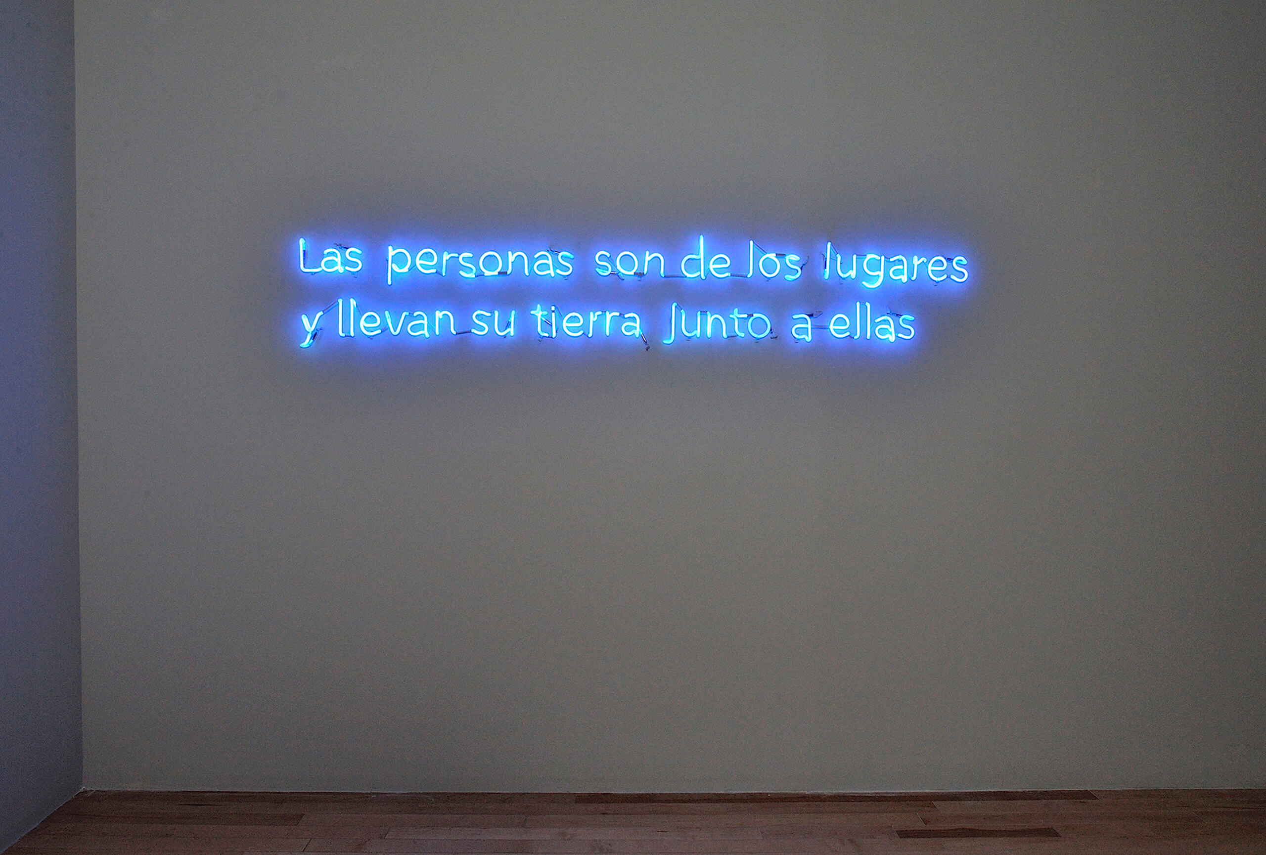 Las personas son de los lugares y llevan su tierra junto a ellas | Enrique Ramírez. El tiempo, el ánimo, el mundo | Museo Amparo, Puebla