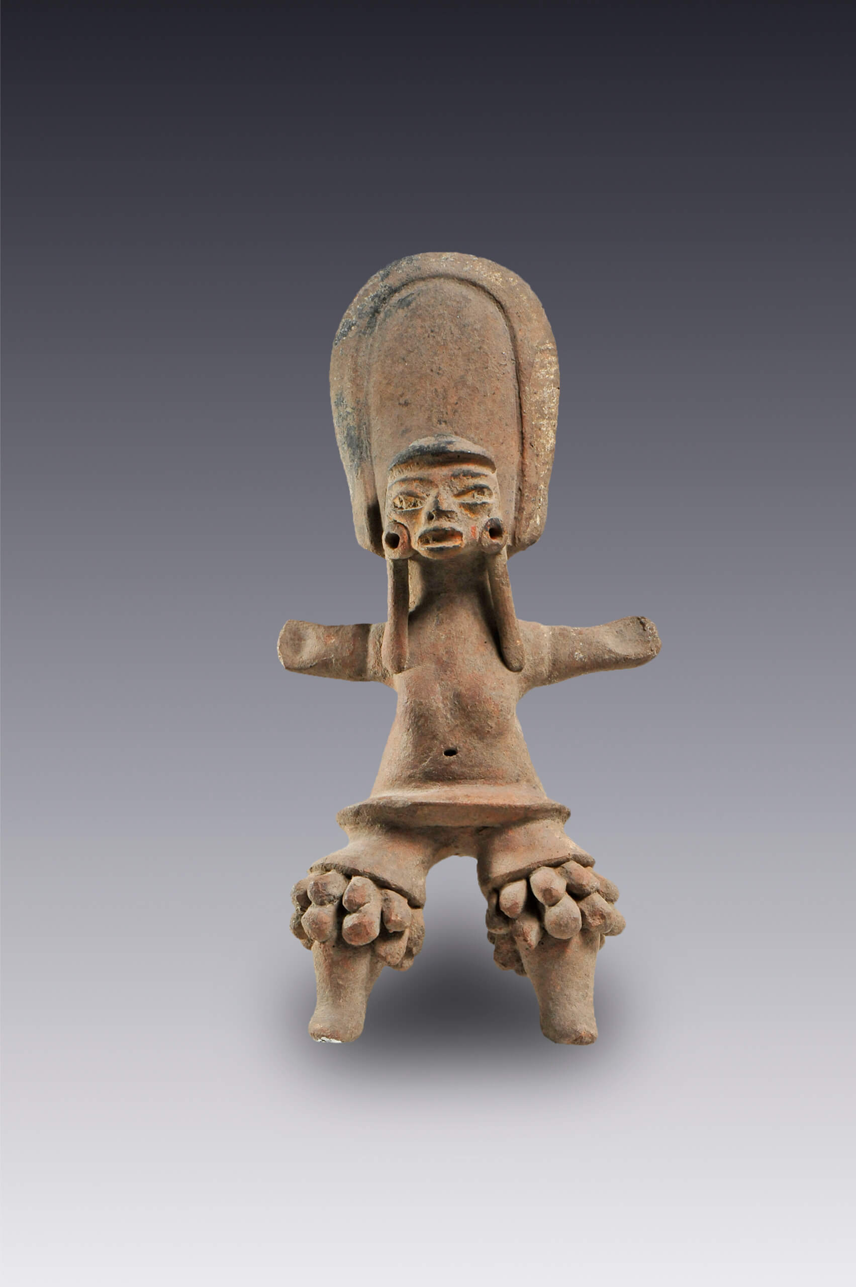 Bailarina con alto tocado y sonajas en las piernas | El México antiguo. Salas de Arte Prehispánico | Museo Amparo, Puebla