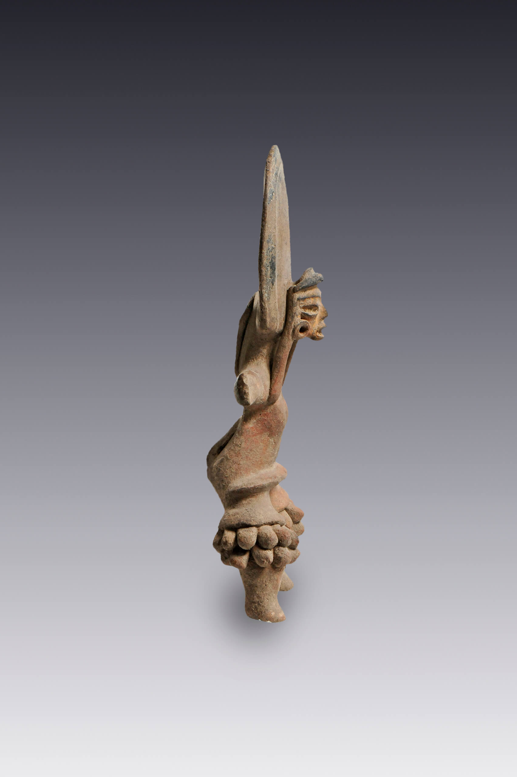 Bailarina con alto tocado y sonajas en las piernas | El México antiguo. Salas de Arte Prehispánico | Museo Amparo, Puebla