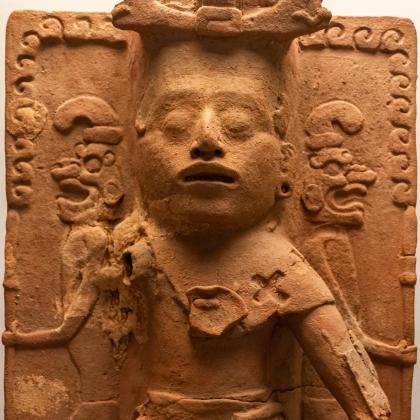 Tierra, maíz y lluvia. El incensario maya del dios del maíz del Museo Amparo | Actividades | Museo Amparo, Puebla.
